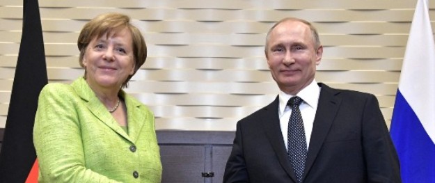 Medien: Putin und Merkel sind zum St. Petersburger Dialog im Juli eingeladen
